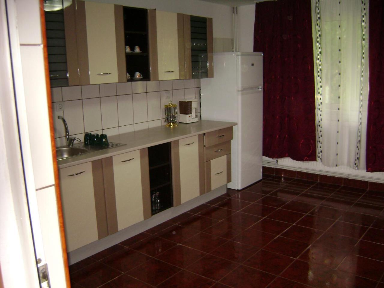 Hotel Casa Dobrin Arefu Exterior foto